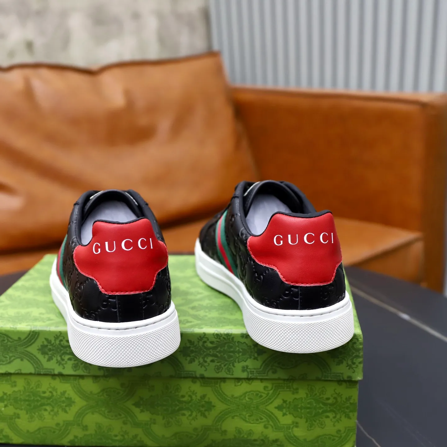 Ex-factory price: 420💰🙅‍♂️🙅‍♂️🙅‍♂️ Brand: Gucci GUCCi Standard code: 38-44 (45 customized) Grade: Same as the official website Material: Original leather splicing, comfortable and breathable sheepskin lining, original wear-resistant outsole Style category: Men's fashionable casual shoes, running, sports shoes, noble luxury brand elements, top luxury Color: actual picture color